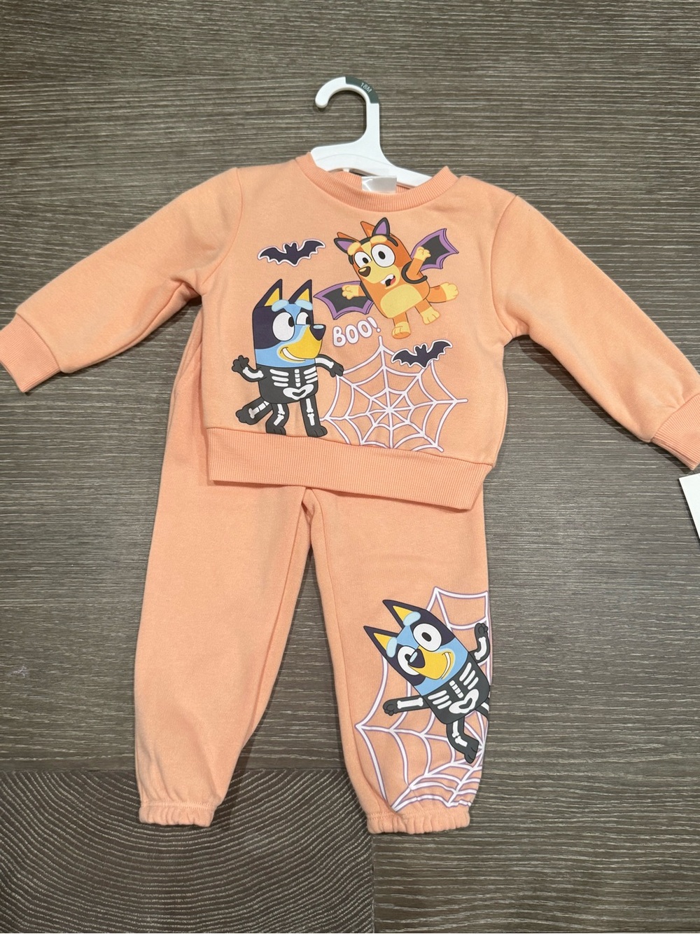 NWT size 18 months Bluey Halloween athletic set in orange